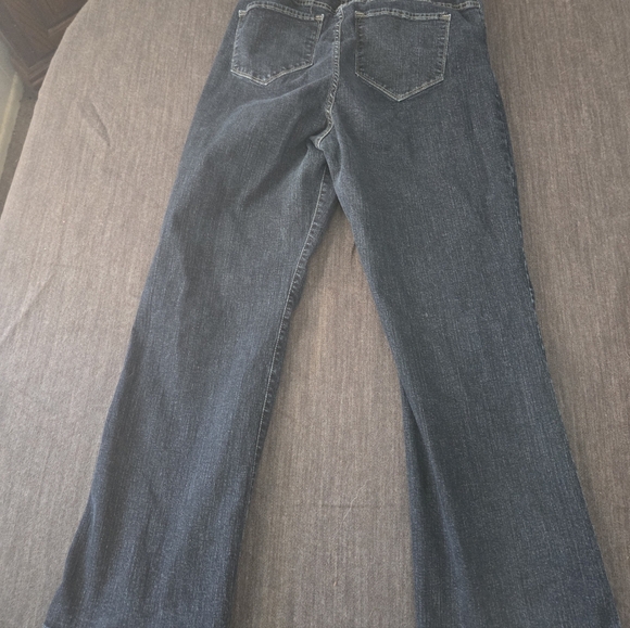 Flattering NYDJ “Not Your Daughter’s Jeans” bootcut denim in a classic dark wash - Picture 2 of 4